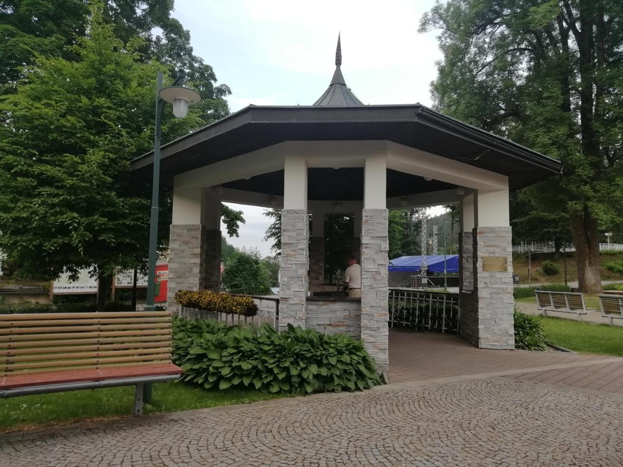 Apartman Jestrab 5 Janske Lazne Bagian luar foto